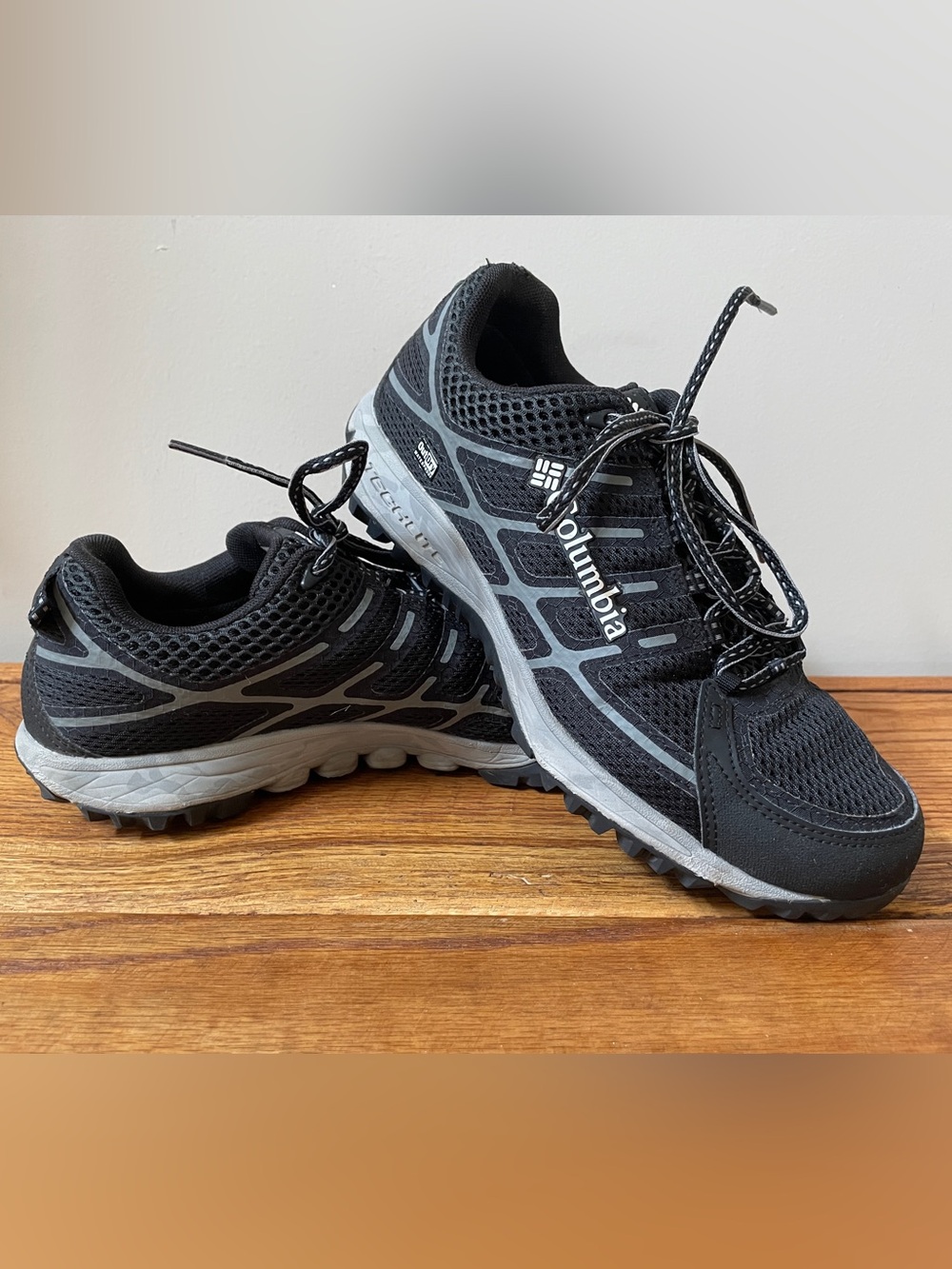 Columbia women’s hiking shoes Outdry Waterproof Techlite